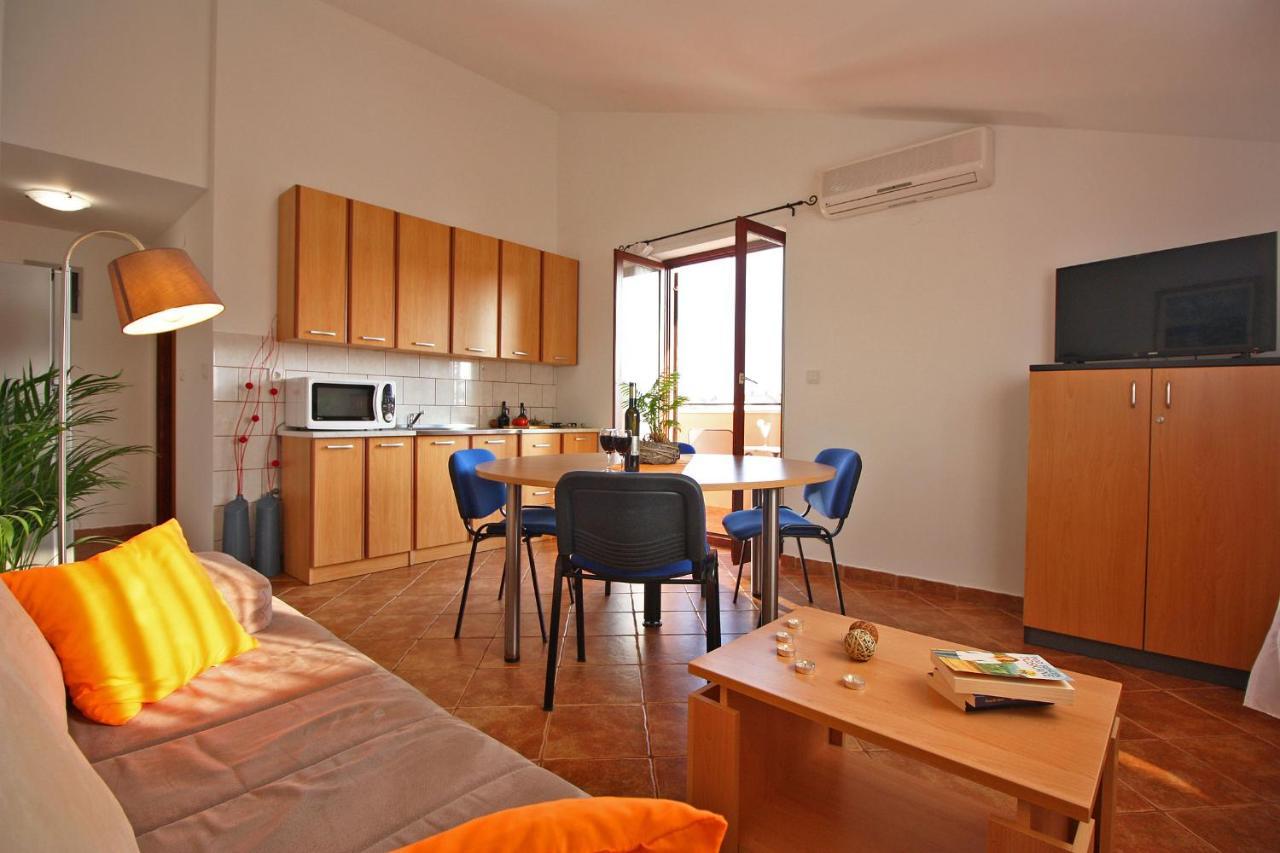 Brijunisol - 3 Apartments Top Position Near The Beautiful Beach Fažana Exteriér fotografie