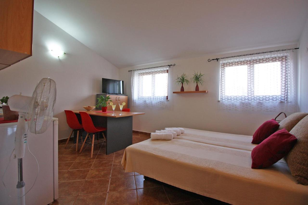 Brijunisol - 3 Apartments Top Position Near The Beautiful Beach Fažana Exteriér fotografie